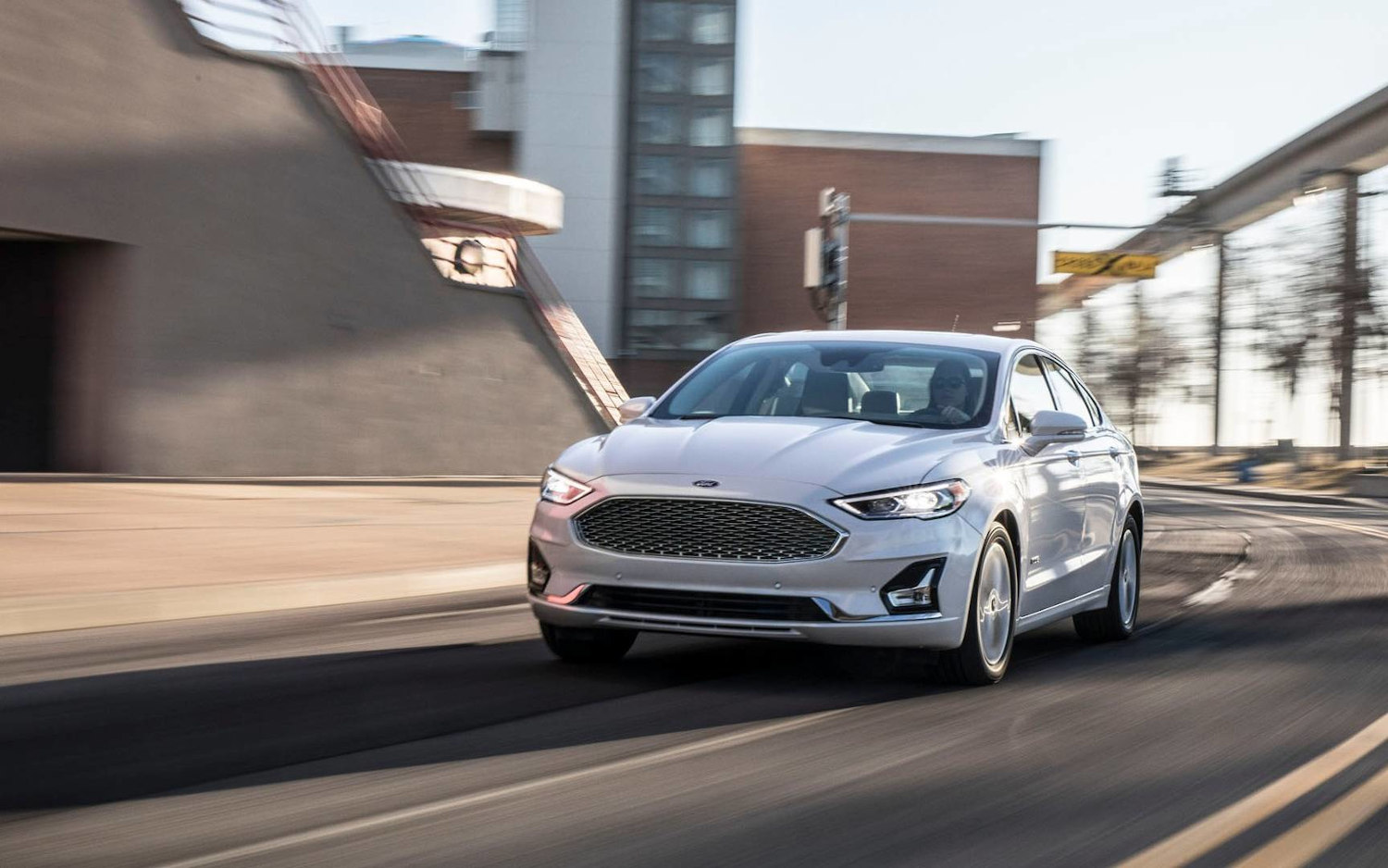 Ford Fusion Titanium Hybrid 2019 SUV Drive